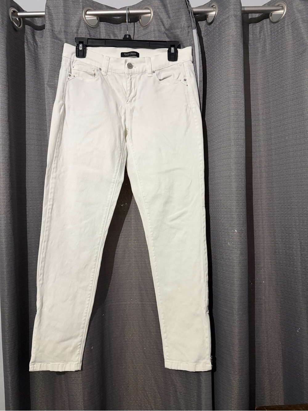 White House Black Market Women's Skinny Jeans in White